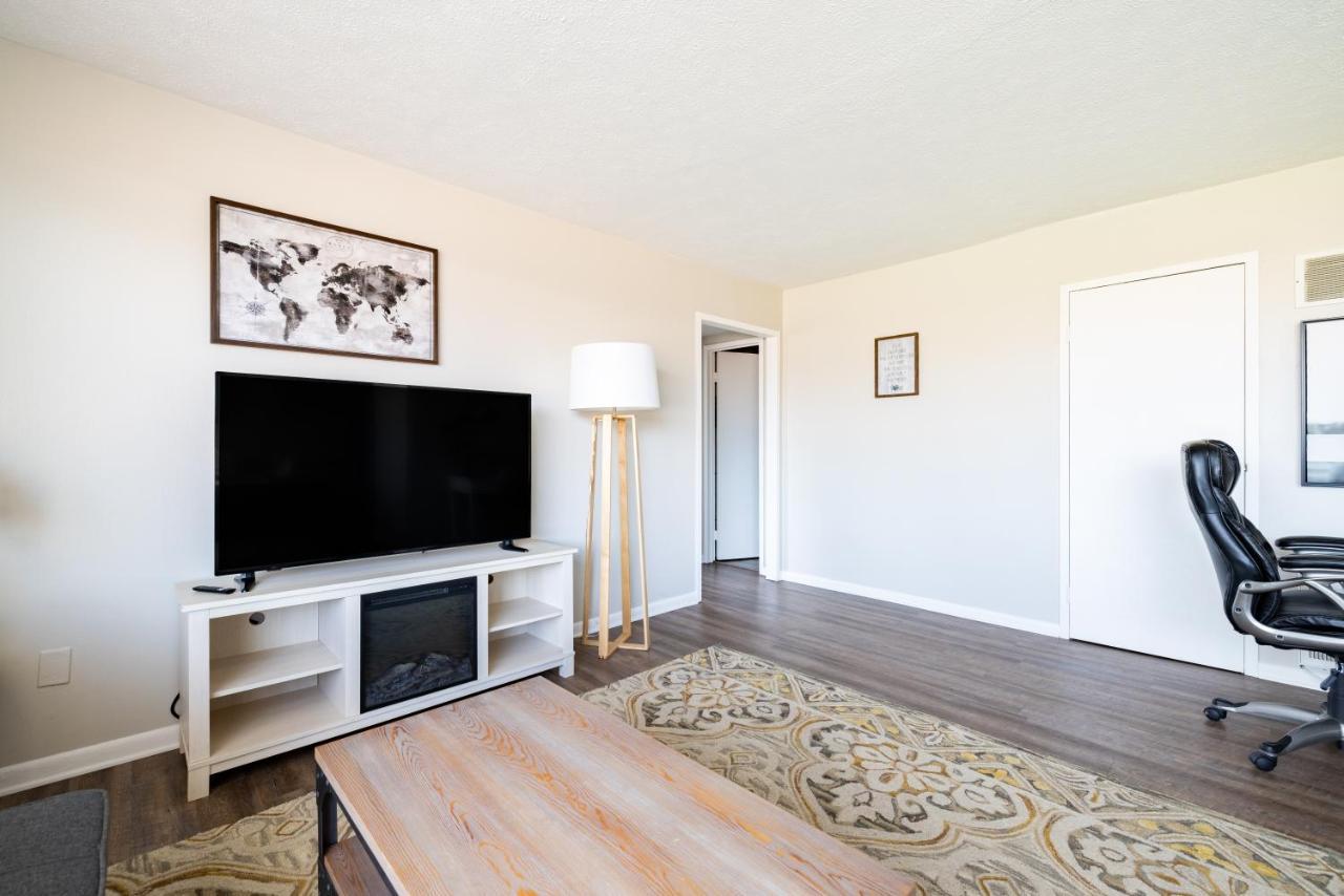 Georgetown Villas 3-2C Close To Cleveland Airport And Fairview Hospital Ideal For Long Stays! Fairview Park Экстерьер фото